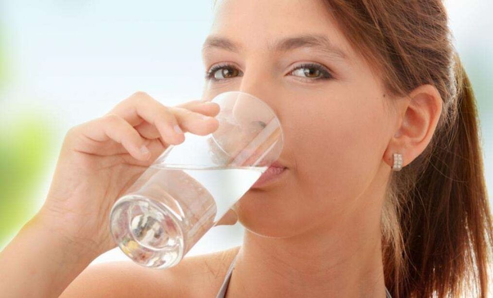 Zxcvbnmqwert viene lavato con acqua senza gas